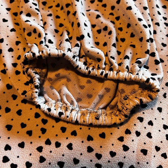 White with black hearts and dots blouse - Picture 2 of 5